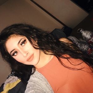 Meet your Posher, Eveylin